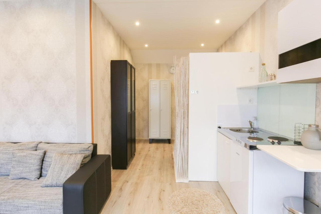 Kleine Stube Apartment ฮูซุม ภายนอก รูปภาพ