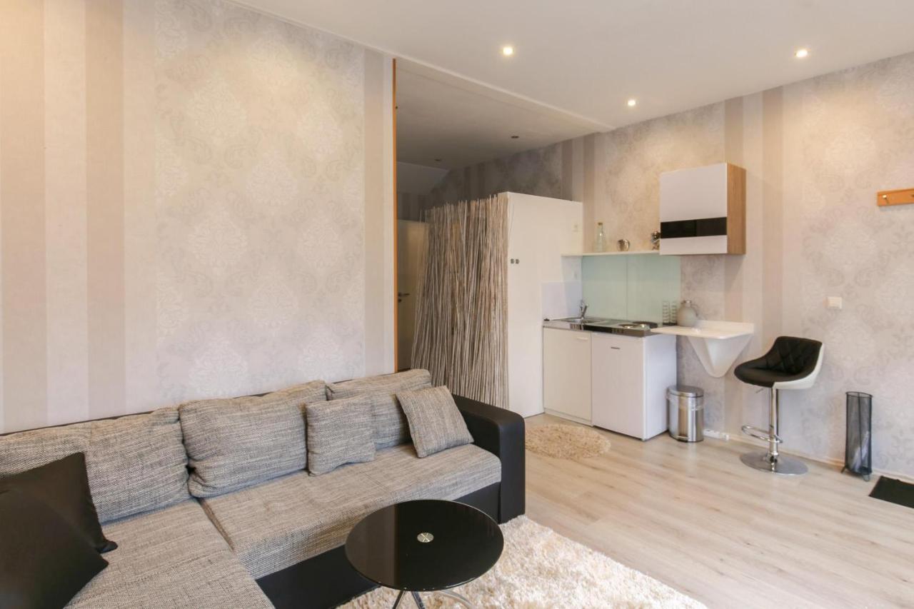 Kleine Stube Apartment ฮูซุม ภายนอก รูปภาพ